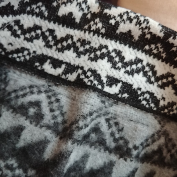 💓10/ $50💓: Warm fuzzy leggings - Picture 3 of 3